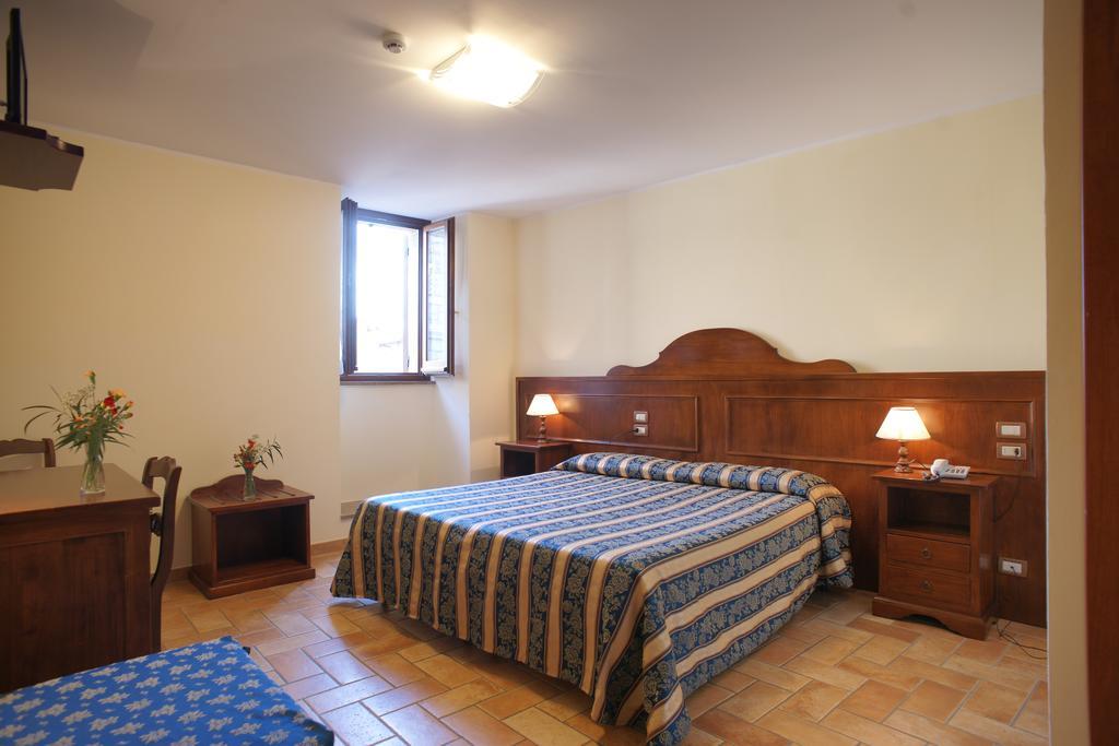 Albergo La Rocca Assisi Rum bild