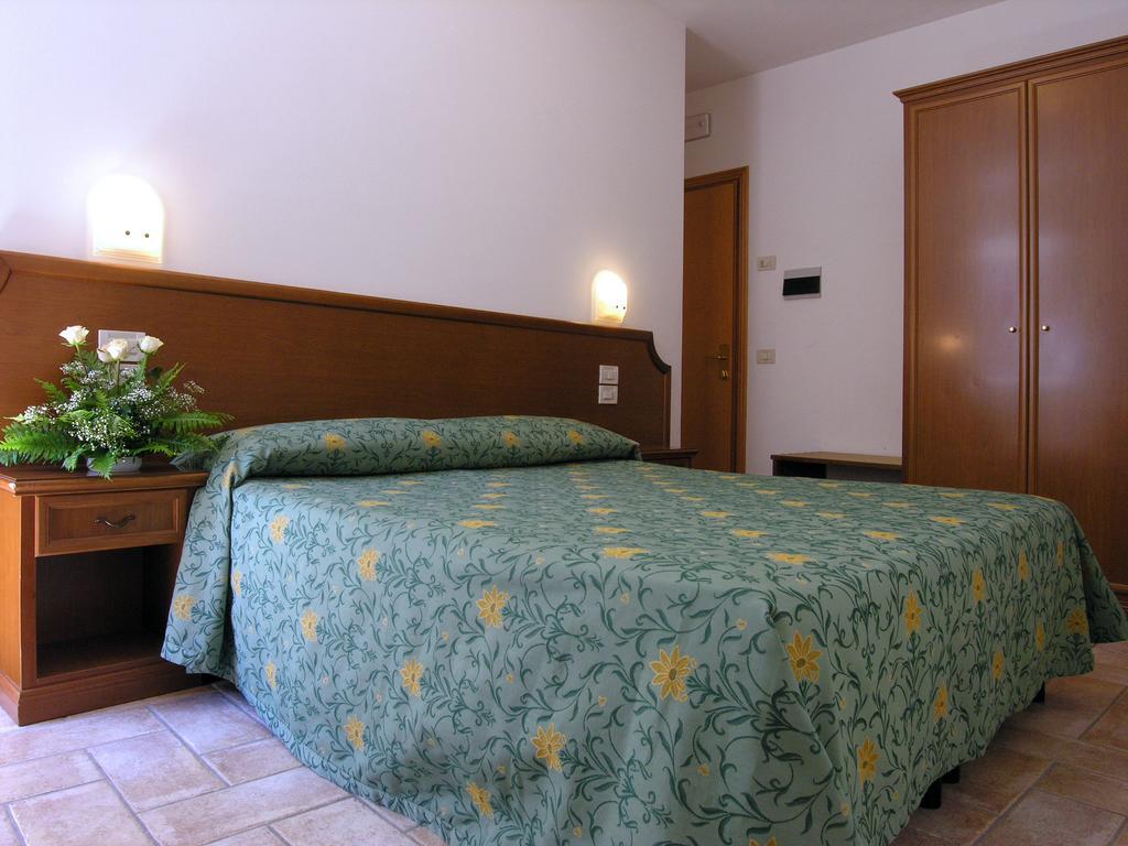 Albergo La Rocca Assisi Rum bild